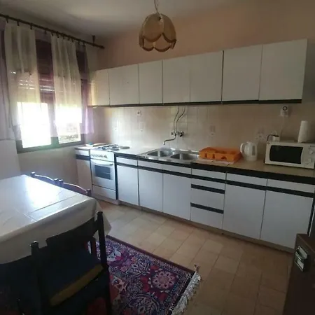 Family Near Beach Apartment Biograd Na Moru